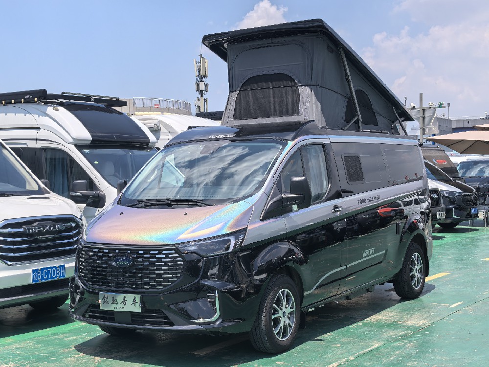 25年7月卫航穿山甲斜升顶房车