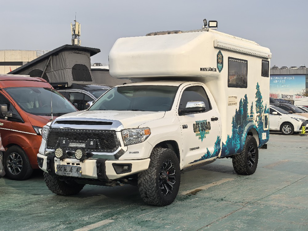 17年8月旅美速腾旅行者侧拓展四驱越野房车